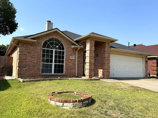 8732 San Joaquin Trail in Fort Worth, TX - Foto de edificio - Building Photo
