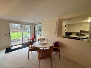333 Colebrook Dr in Rochester, NY - Building Photo - Building Photo