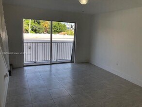 1063 SW 2nd St in Miami, FL - Building Photo - Building Photo
