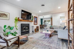 11123 Paddock Cir in Dallas, TX - Building Photo