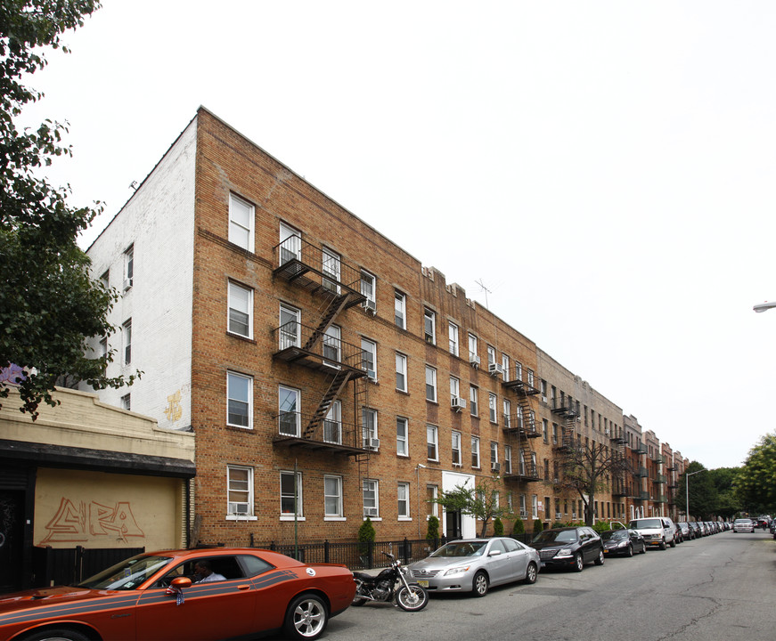 31-78 34th St in Astoria, NY - Building Photo