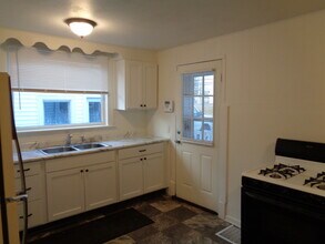 302 E Division St in Vicksburg, MI - Building Photo - Building Photo