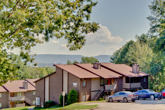 Candlewood Apartments in Huntsville, AL - Foto de edificio - Building Photo