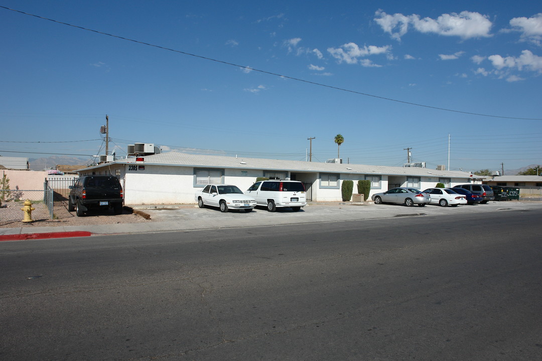 2305 Statz St in North Las Vegas, NV - Foto de edificio