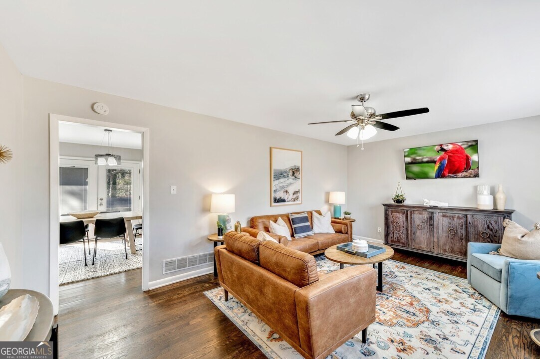 654 Joel Dr in Marietta, GA - Building Photo