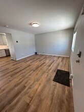 1055 E Klatt Rd, Unit 4 in Anchorage, AK - Building Photo - Building Photo