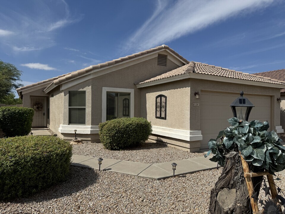 1241 E Elm Rd in San Tan Valley, AZ - Building Photo