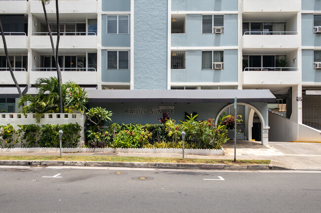 Kaiolu Sunrise in Honolulu, HI - Foto de edificio - Building Photo