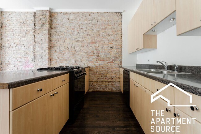 property at 2833 W Medill Ave