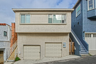 225 Marine Pl, Unit B in Manhattan Beach, CA - Building Photo - Building Photo