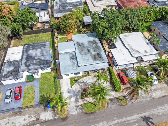 161 SW 52nd Ct in Coral Gables, FL - Building Photo - Building Photo