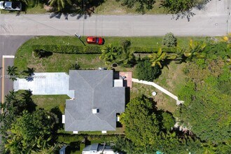 7601 SW 59th Ct in South Miami, FL - Building Photo - Building Photo