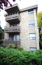 4030 California Ave SW in Seattle, WA - Building Photo - Building Photo