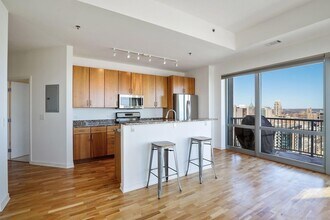 929 Portland Ave, Unit 436 in Minneapolis, MN - Building Photo - Building Photo