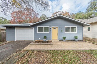 8 Spalding Cir in Wimberley, TX - Building Photo - Building Photo