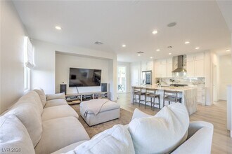 5404 Avent Ferry St in Las Vegas, NV - Building Photo - Building Photo