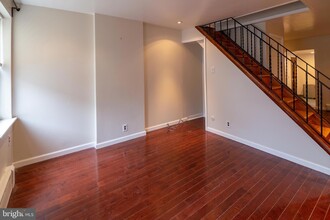 166 Sigel St in Philadelphia, PA - Building Photo - Building Photo