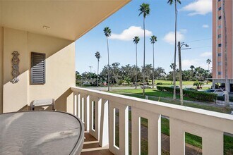 1200 N Shore Dr NE in St. Petersburg, FL - Building Photo - Building Photo