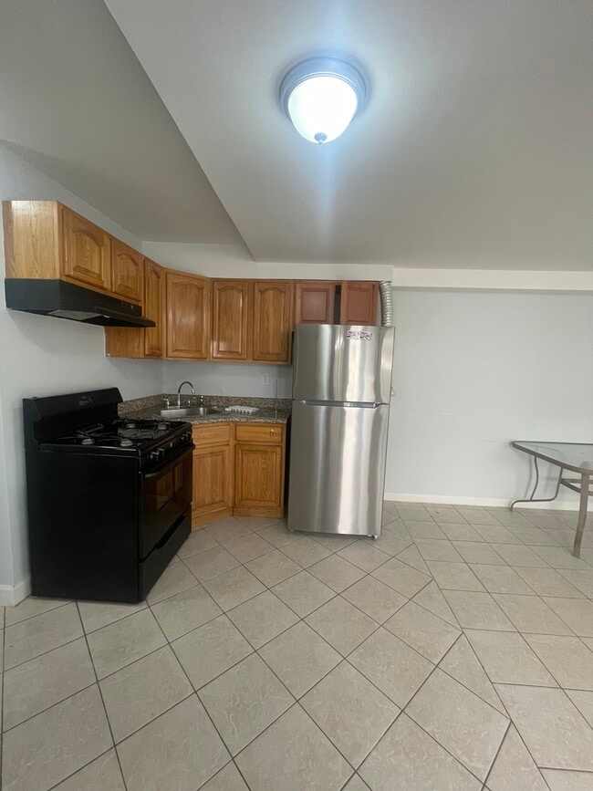 86 Renee Pl, Unit 1 in Staten Island, NY - Foto de edificio - Building Photo