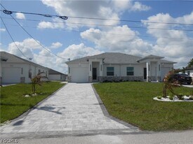320 Poplar St in Lehigh Acres, FL - Building Photo