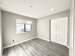 2742 Sylvan Dr W in University Place, WA - Foto de edificio - Building Photo