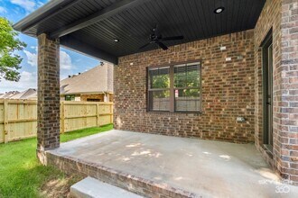 2196 N Woodlark Ln in Fayetteville, AR - Building Photo - Building Photo