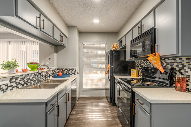 Treehouse Apartments in Austin, TX - Building Photo - Interior Photo