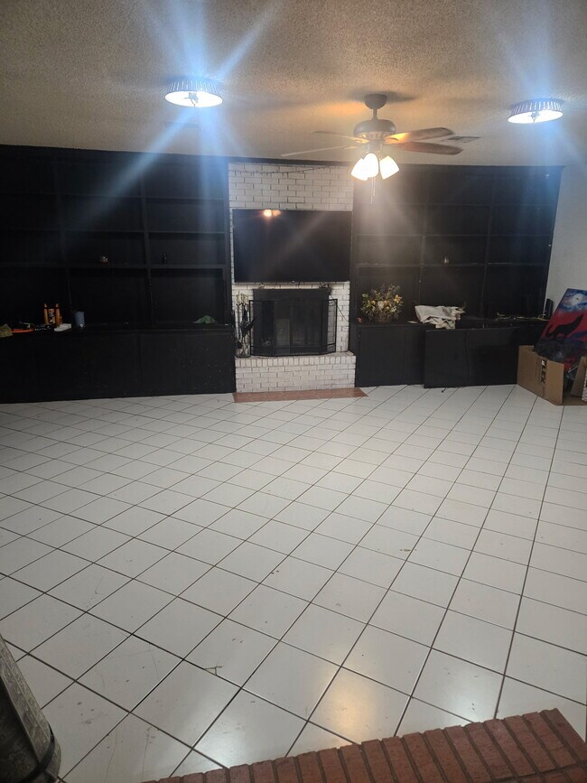 1311 Patricia Dr in McGregor, TX - Building Photo - Building Photo