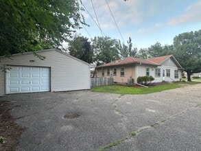 6338 Nicollet Ave in Richfield, MN - Foto de edificio - Building Photo