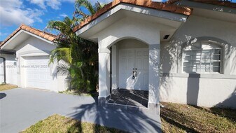 17001 SW 146th Ct in Miami, FL - Building Photo