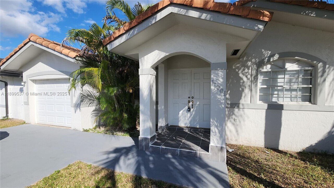 17001 SW 146th Ct in Miami, FL - Building Photo