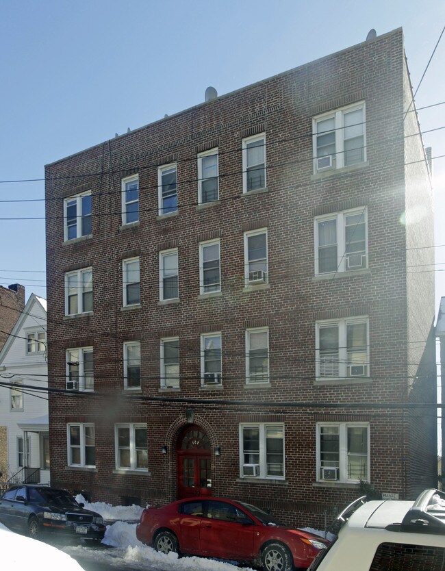 122 Valentine St in Mount Vernon, NY - Building Photo - Building Photo