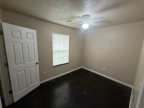 1029 N Hickory Ave in Ada, OK - Building Photo - Building Photo