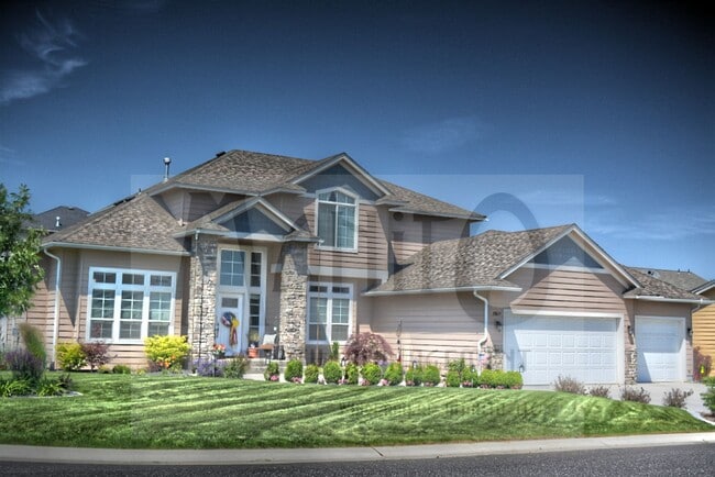 property at 10019 N Austin Ln