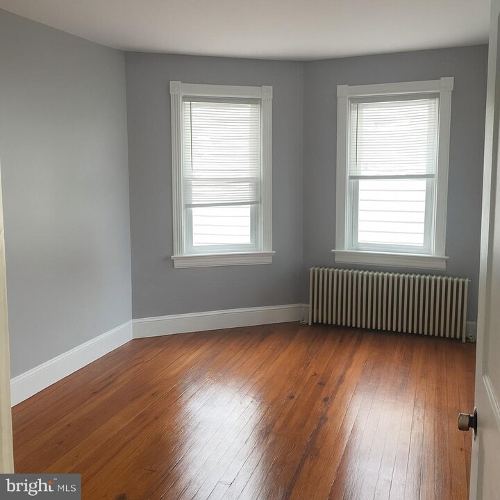 648 Beacon Ave in Paulsboro, NJ - Building Photo