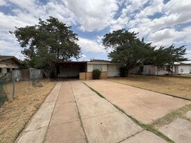 1906 63rd St in Lubbock, TX - Building Photo