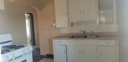 911 Camden Ave SW, Unit 3 in Canton, OH - Building Photo - Building Photo
