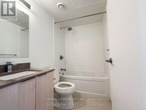 501 Yonge St in Toronto, ON - Building Photo - Building Photo