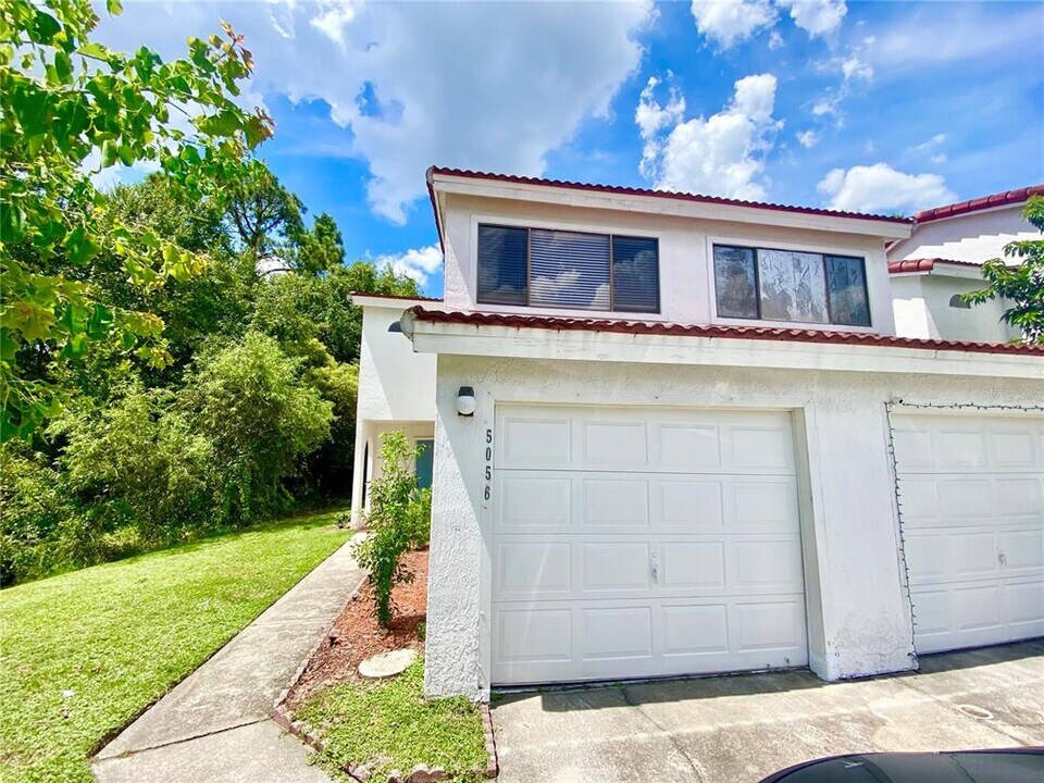 5056 Ernst Ct in Orlando, FL - Foto de edificio