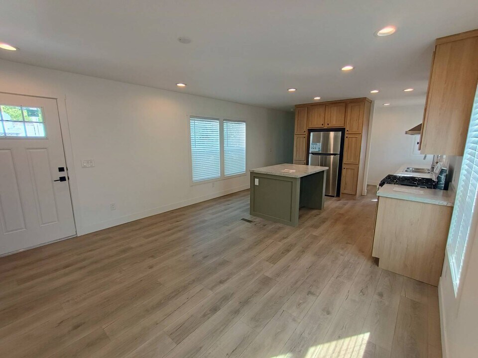 4388 E Lake Mead Blvd in Las Vegas, NV - Building Photo