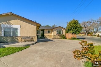 402 Marylinn Dr in Milpitas, CA - Foto de edificio - Building Photo