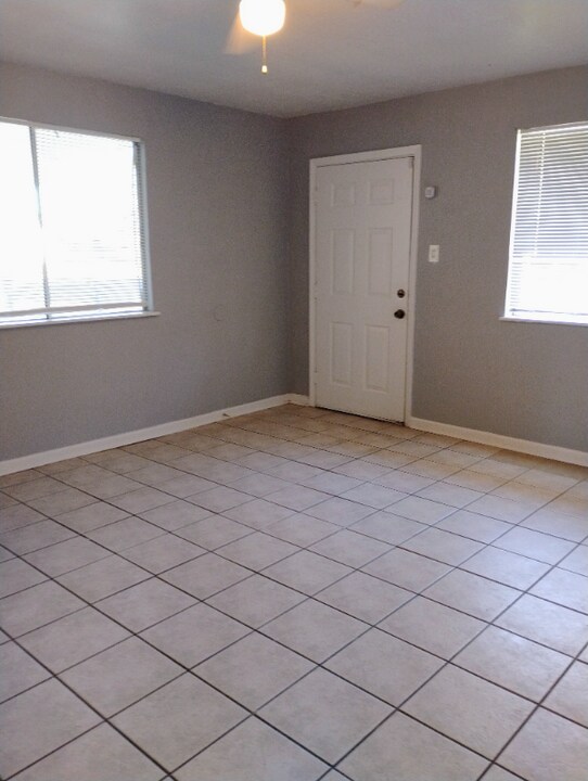 3530 Mcvea St in Baker, LA - Foto de edificio