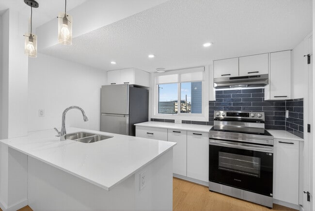 7035 Fane Rd in Edmonton, AB - Building Photo - Building Photo