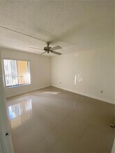 8015 SW 107th Ave in Miami, FL - Foto de edificio - Building Photo