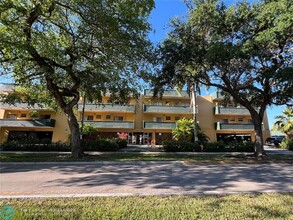 1975 NE 135th St in North Miami, FL - Building Photo - Building Photo