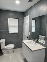 42 SE 10th Terrace in Dania Beach, FL - Building Photo - Building Photo