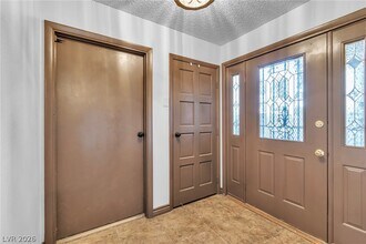 2457 Swan Ln in Las Vegas, NV - Building Photo - Building Photo