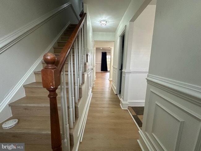 8282 White Pine Dr in Manassas Park, VA - Building Photo - Building Photo