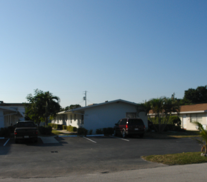 2218-2222 Taylor St in Hollywood, FL - Building Photo