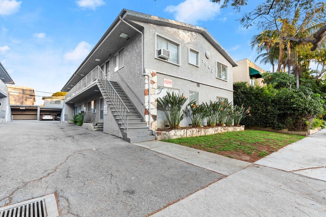 1042 Stanley in West Hollywood, CA - Building Photo